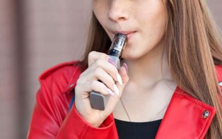 电子烟使用与口腔健康的关系